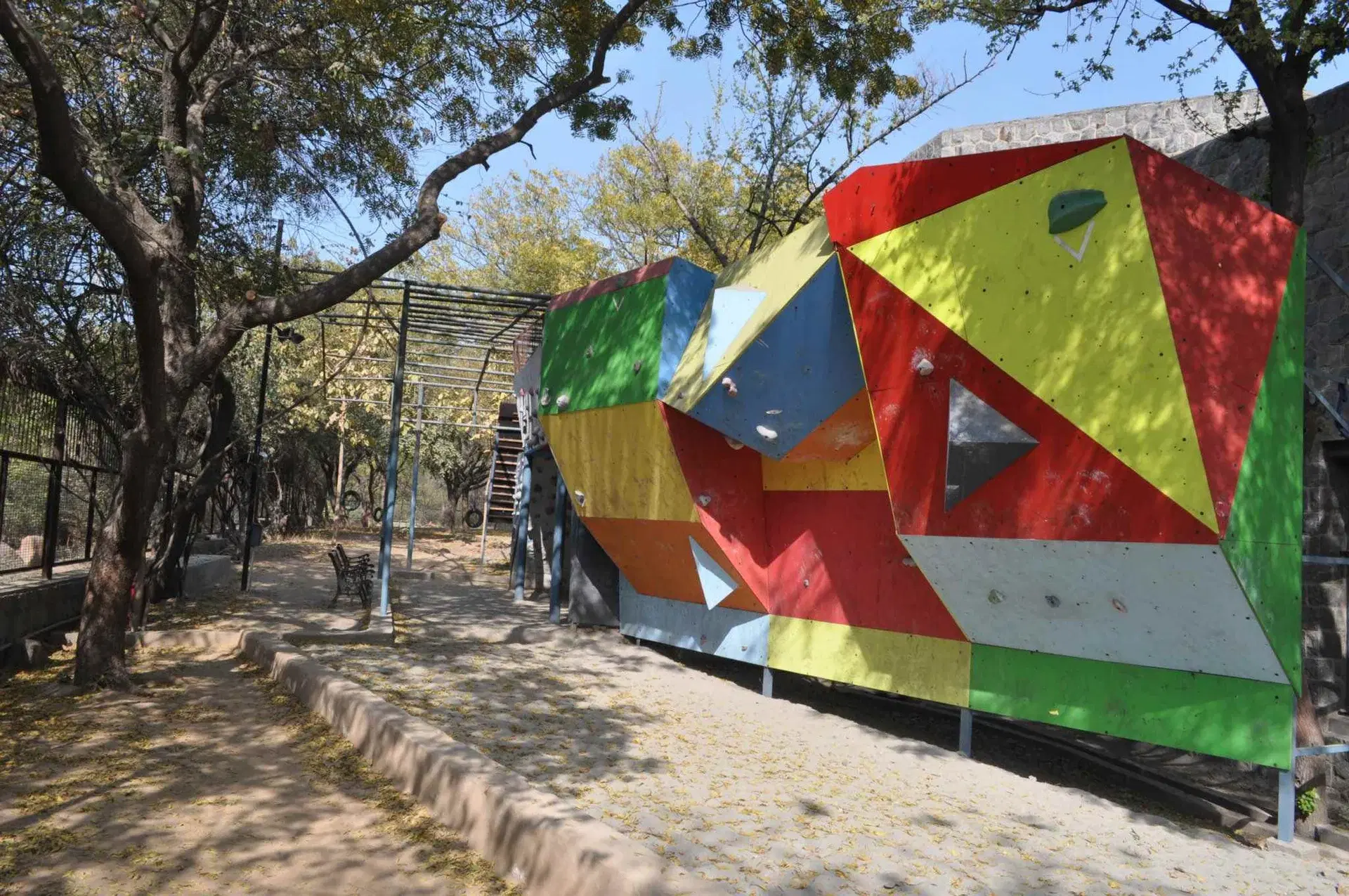 Why to join a Climbing Gym and how to make most use of climbing walls at the gym to keep yourself fit?