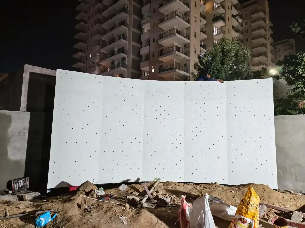Curved panel wall during installation at Mapsko Gurugram