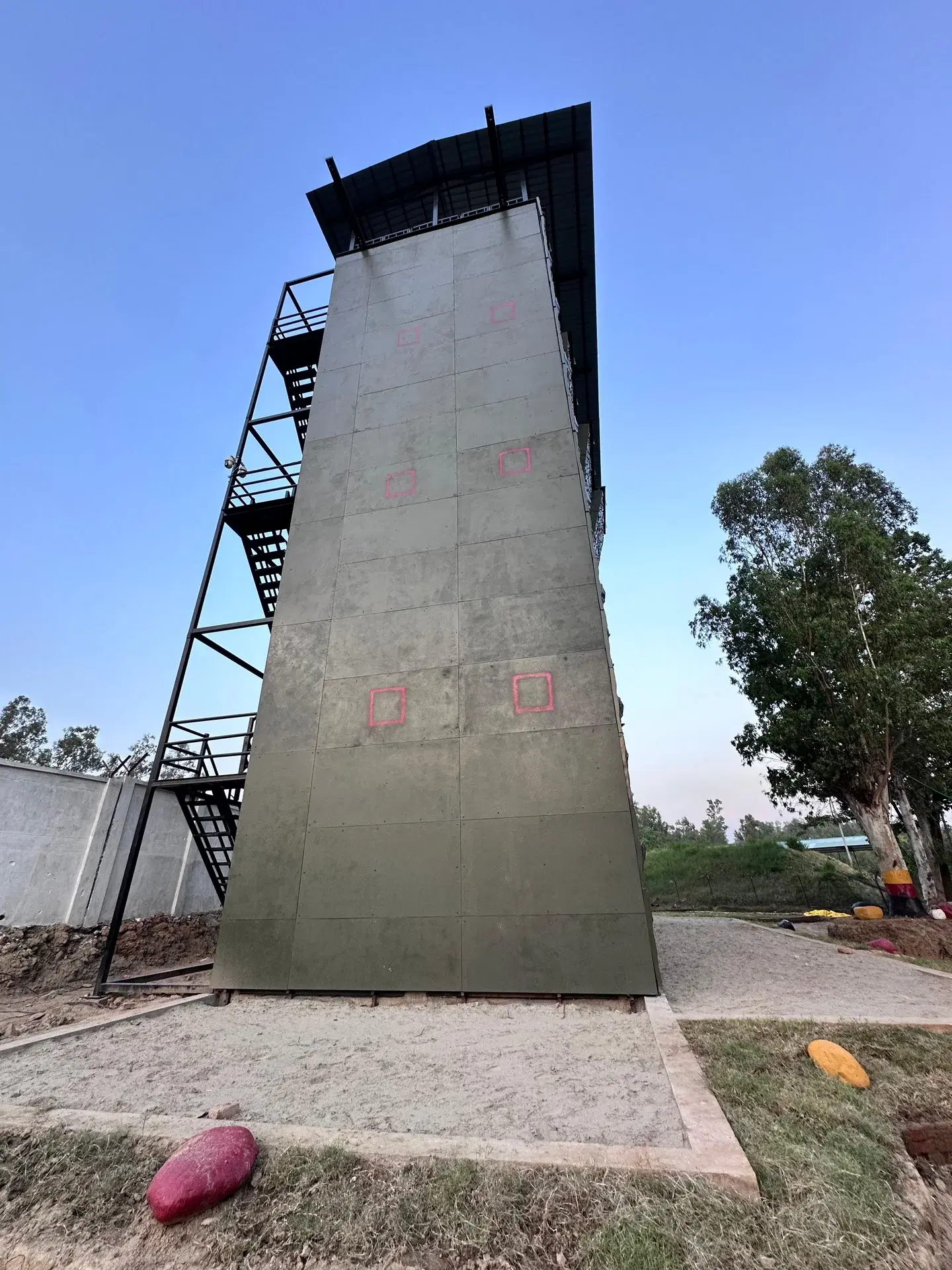 Rear access structure and stairs of the 9 Para climbing wall