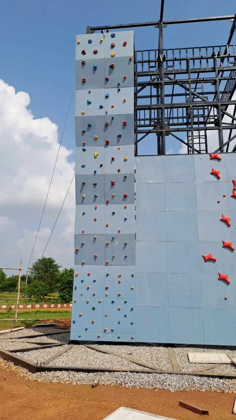 Speed climbing face with red holds on the ITBP self-supporting wall