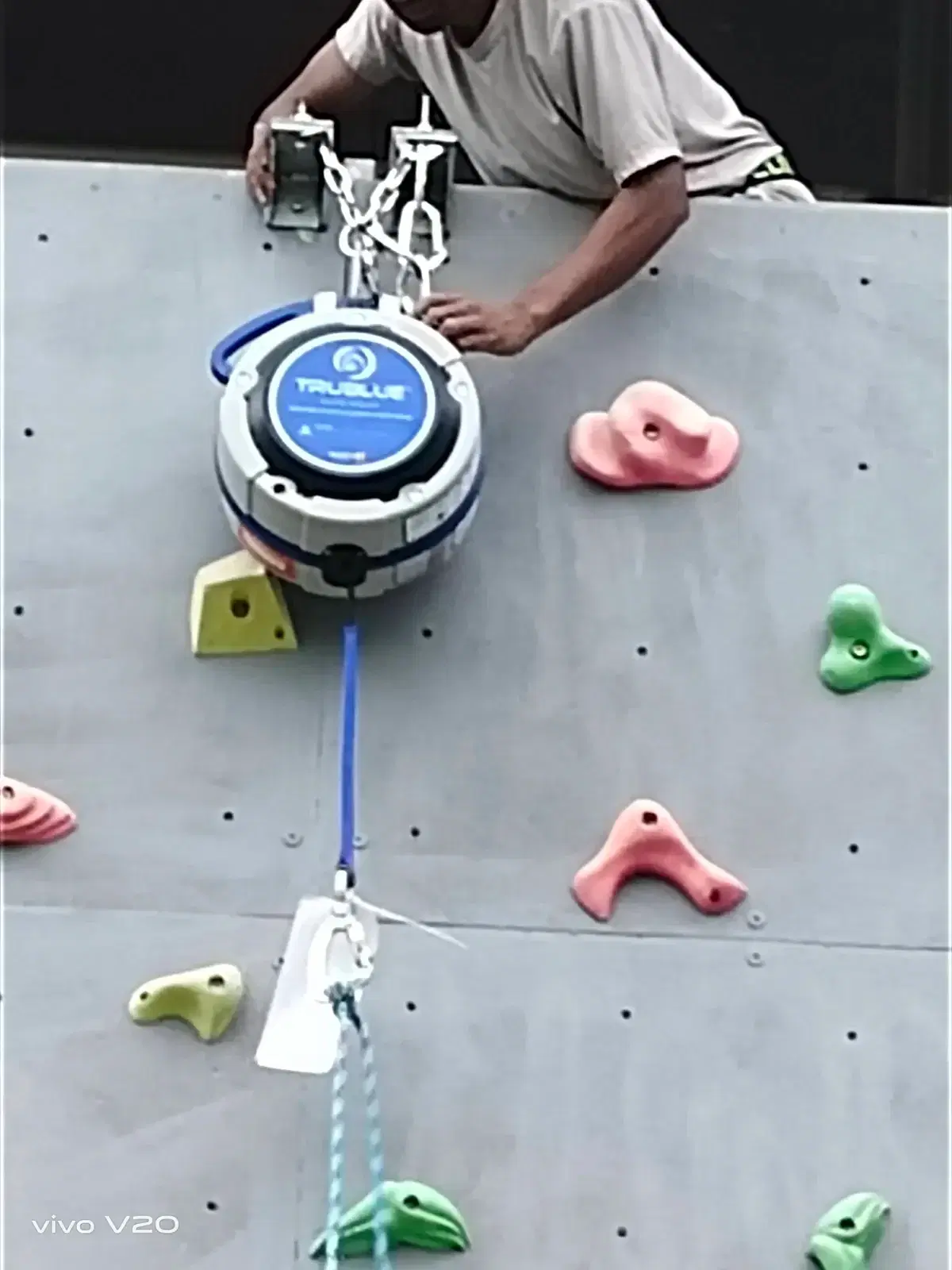 Auto belay device mounted on the Ambuja Neotia climbing wall