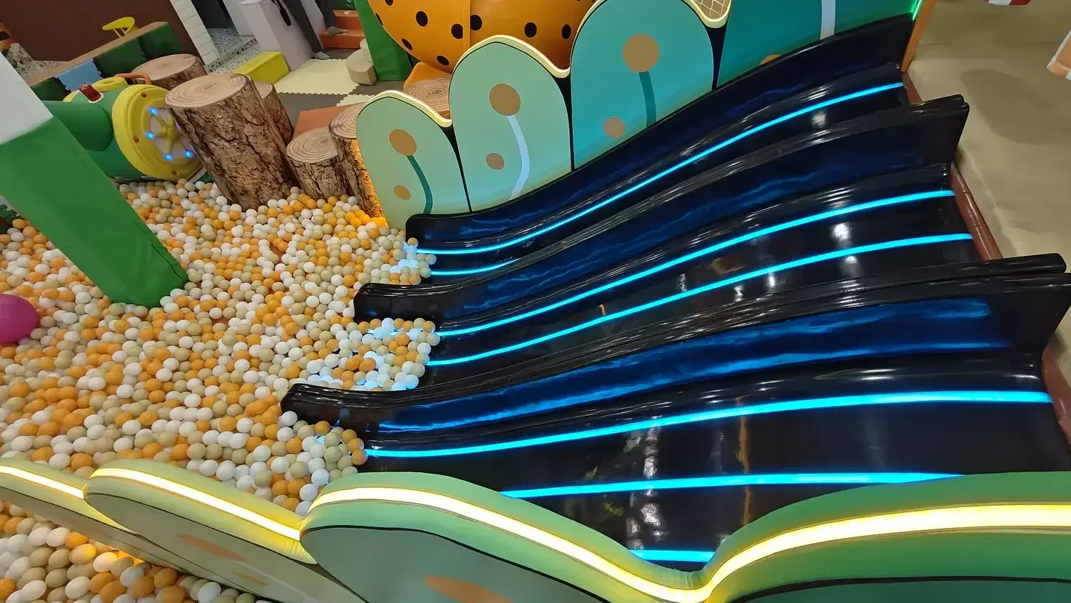 Multi-lane slide into the ball pit at Skykids Meerut